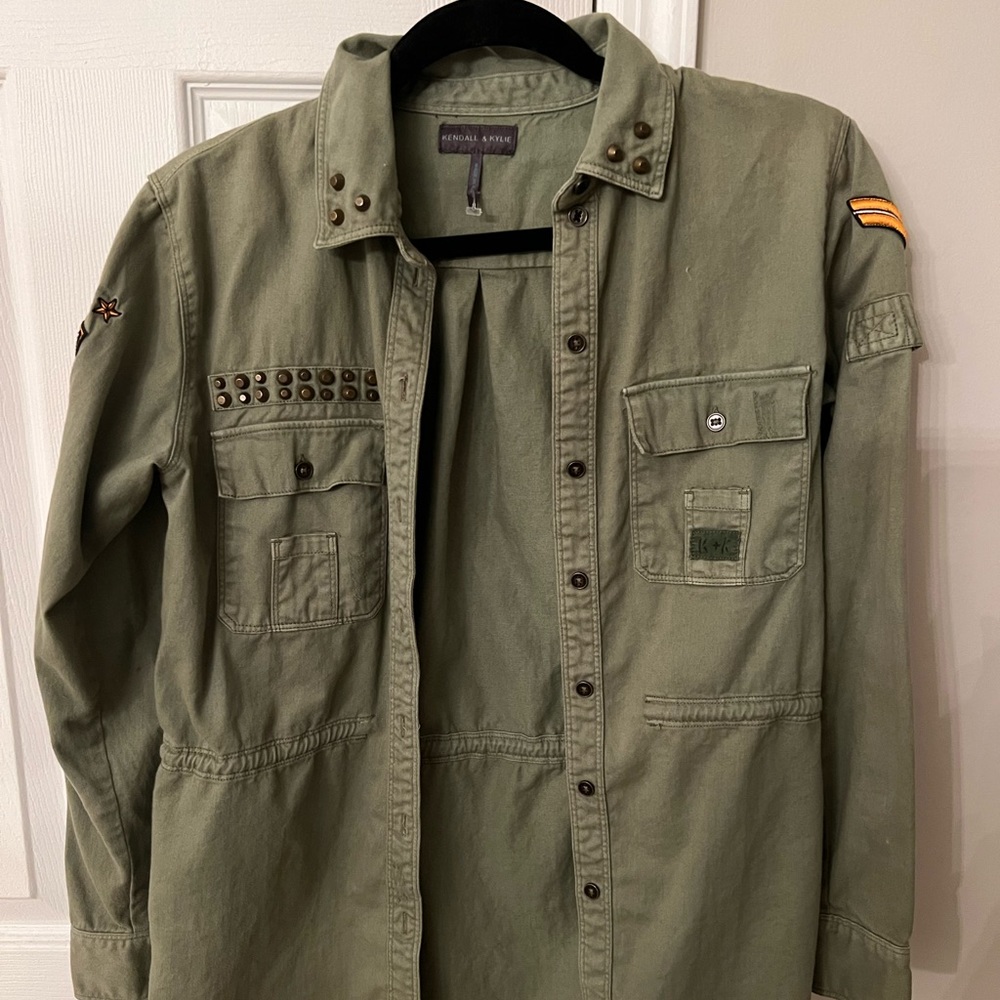 Kendall & Kylie army button down sz small